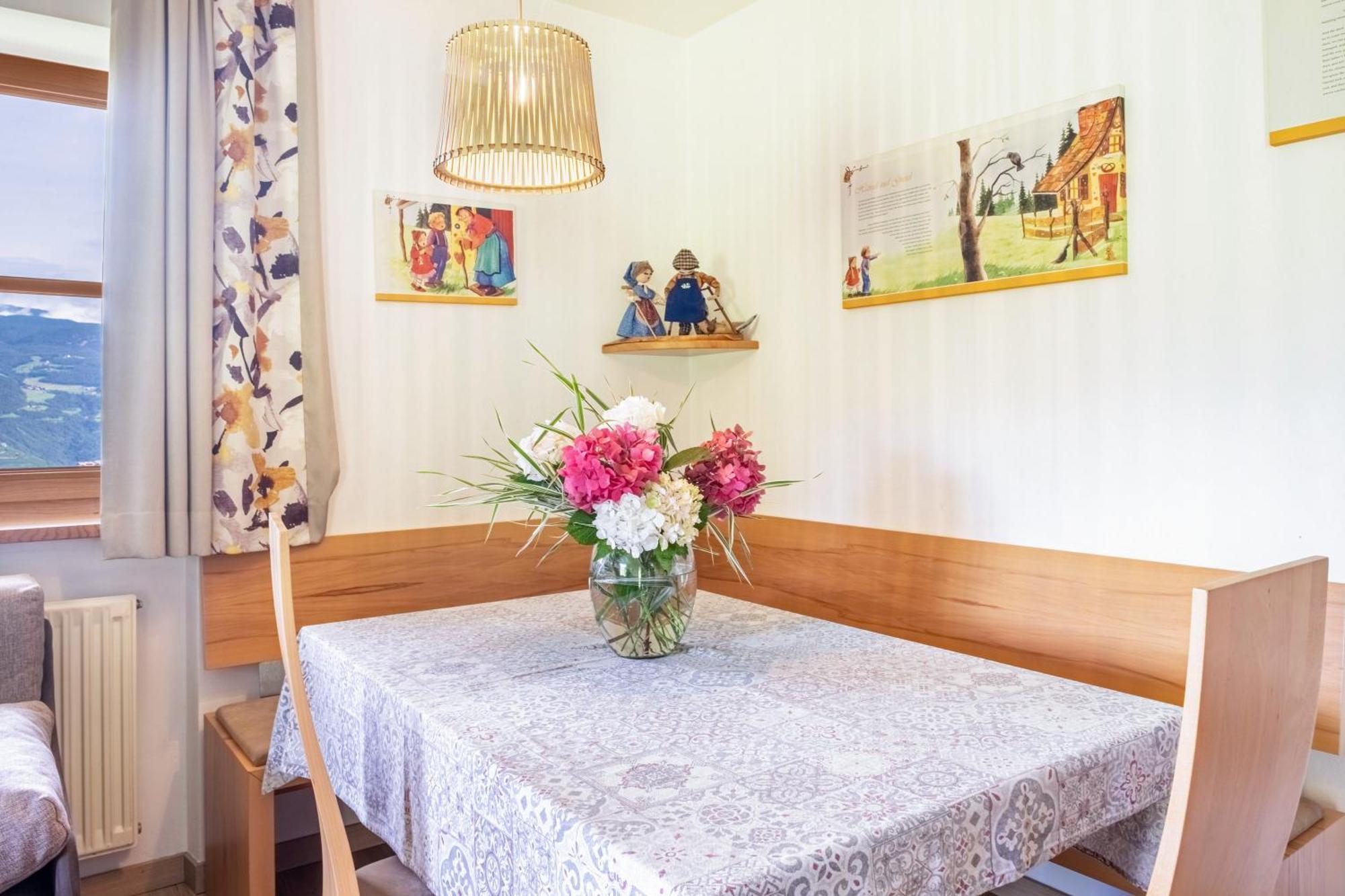 Haensel Und Gretel Schlosshof Umes Luaran gambar